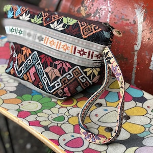 Bolso de mano tribal bohemio / Clutch de tela étnica tejida a mano con cremallera / Pequeño bolso estilo azteca / Monedero artesanal de Tailandia