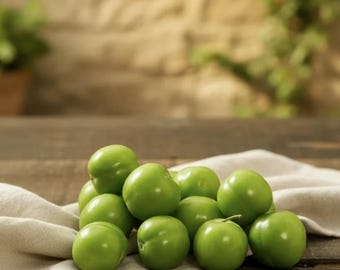 Groene pruimen vroege oogst: verse Turkse zure snack, seizoensfruit, inclusief gratis expresverzending