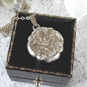 Vintage Sterling Silver Engraved Poinsettia Quatrefoil Locket Pendant Necklace. Art Nouveau Revival Locket & Chain, Andreas Daub, Germany