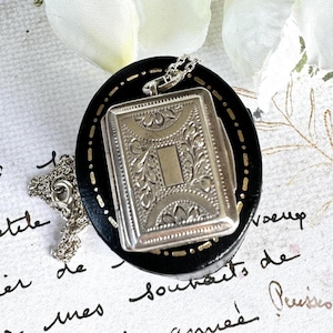 Rare Georgian Miniature Silver Book Vinaigrette Pendant, Ledsam & Vale, 1825. Tiny Floral Engraved Lady&#39;s Vinaigrette Charm/Pendant