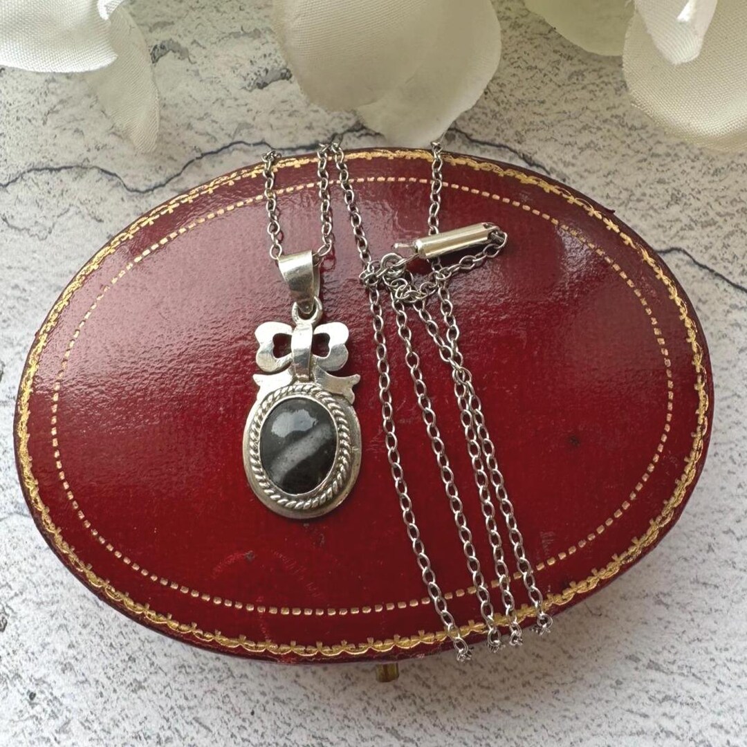 Victorian Sterling Silver Banded Agate Pendant Necklace Antique