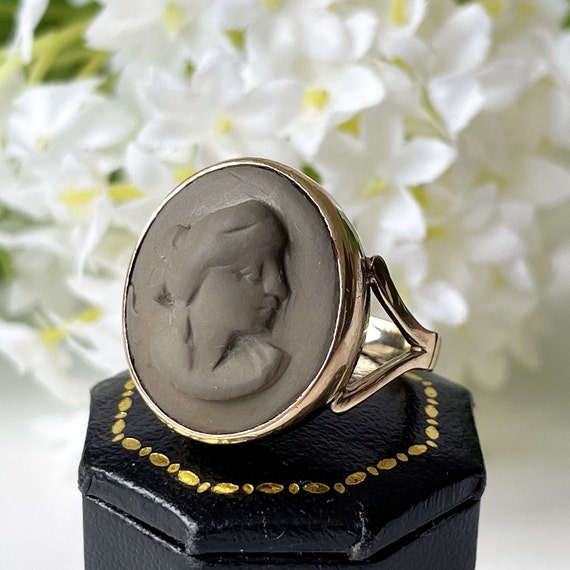 Victorian 9ct Gold Lava Cameo Ring. Large Antique… - image 2