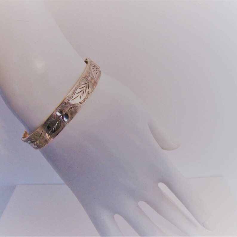 Antique 9ct Gold Engraved Bangle Edwardian Rolled Gold Bracelet Gold Filled Hinged Bracelet. Art Nouveau Engraved Ferns Bangle