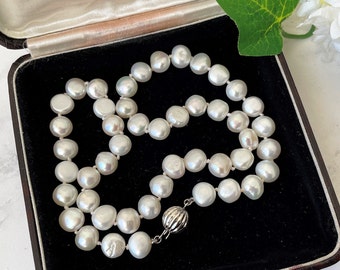 Vintage Sterling Silver Freshwater Pearl Necklace. Bright White Button Pearl Princess Length Necklace. Natural Pearl 18" Beaded Necklace.