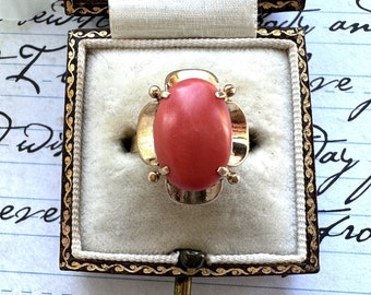 Vintage 14kt gouden Italiaanse rode koraalsolitaire ring. Enorme retro bloem koraal cabochon ring. Statement-cocktailring uit de jaren 70, maat P/7,75