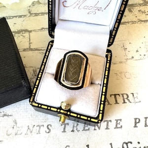 Antique Georgian 18ct Gold Enamel Baguette Mourning Ring With Locket Compartment & Hairwork, Engraved Lady Frances Knatchbull obt. 1799