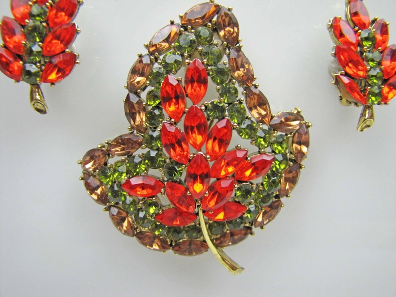 Vintage Juliana Jewelry Set Vintage Designer Costume Jewelry 1960 Juliana D/&E Topaz Orange Green Rhinestone Leaf Brooch And Earring Set