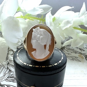 Antique Victorian 9ct Gold Hera Cameo Ring - Neoclassical Shell Goddess (Size N/ 6-3/4)