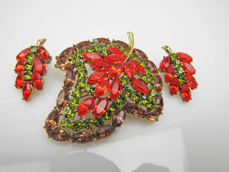 Vintage Juliana Jewelry Set Vintage Designer Costume Jewelry 1960 Juliana D/&E Topaz Orange Green Rhinestone Leaf Brooch And Earring Set