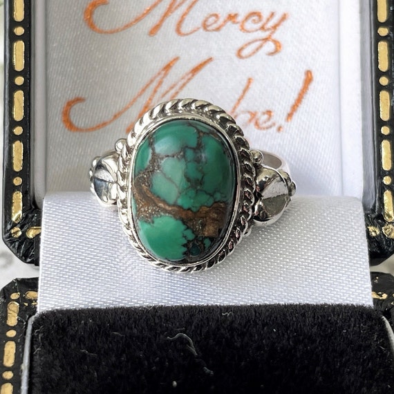 Striking Vintage Native American Navajo Intense Green Spiderweb Turquoise Sterling Silver Ring Striking Vintage Native American Navajo Intense Green Spiderweb Turquoise Sterling Silver Ring