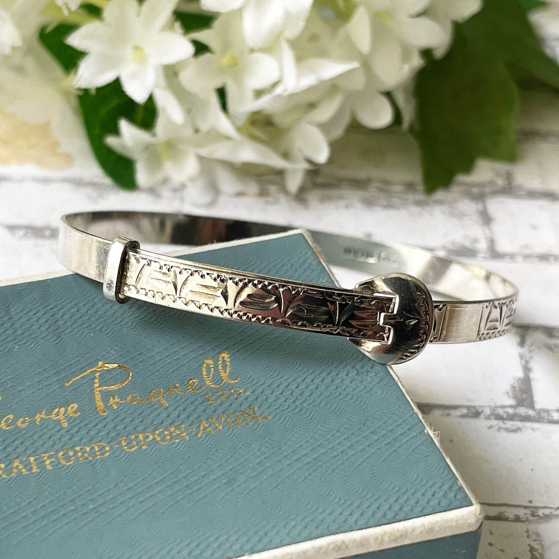 Silver belt shop buckle bracelet