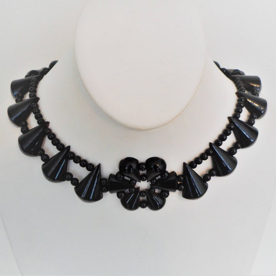 collier ras de cou traduction anglais collier ras de cou traduction anglais