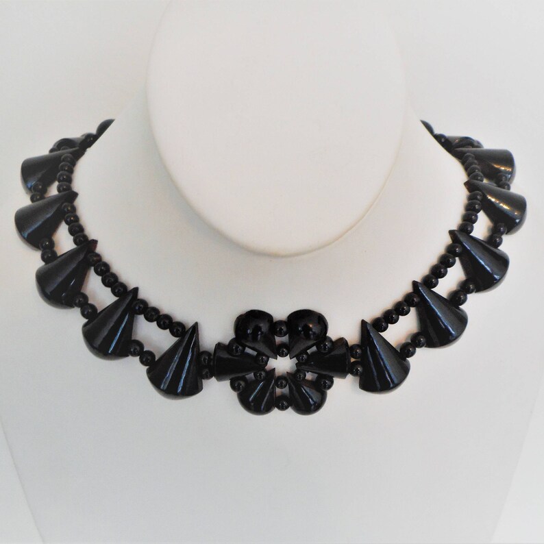 Victorian Whitby Jet Collar Necklace. Carved English Jet Floral Mourning Necklace. Antique Victorian Grand Period Black Collarette