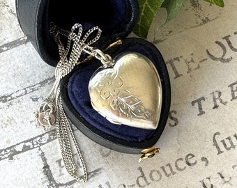 Vintage Sterling Silver Engraved Rose Heart Locket Necklace. Medium Love Heart Locket & Chain. Victorian Style Floral Sweetheart Locket