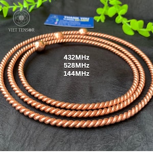 May include: Three copper-colored, twisted metal rings. The rings are arranged in a nested fashion, with the largest ring at the bottom and the smallest at the top. The text "432MHz", "528MHz", and "144MHz" is printed on the image. The logo "VIET TENSOR" is in the upper left corner.