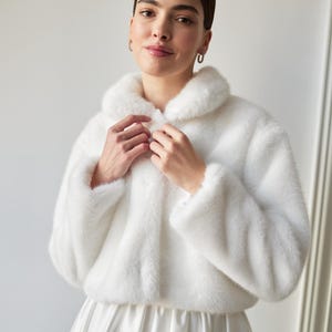 Ivory Faux Fur Bridal Wrap Coat Wedding Stole Shrug Bride Cover Up In White Fur Bridesmaids Autumn Vegan Cover up Jacket