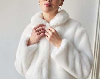 Ivory Faux Fur Bridal Wrap Coat Wedding Stole Shrug Bride Cover Up In White Fur Bridesmaids Autumn Vegan Cover up Jacket