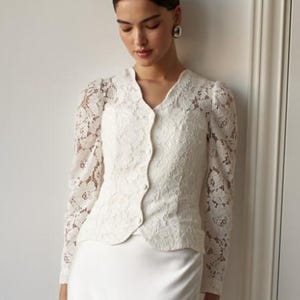 Lace Top Hochzeitskleid Floral Blazer zum Brautkleid Transparente Spitze Bolero mit Knöpfen Getrennt Braut Topper Weiß Braut vertuschen