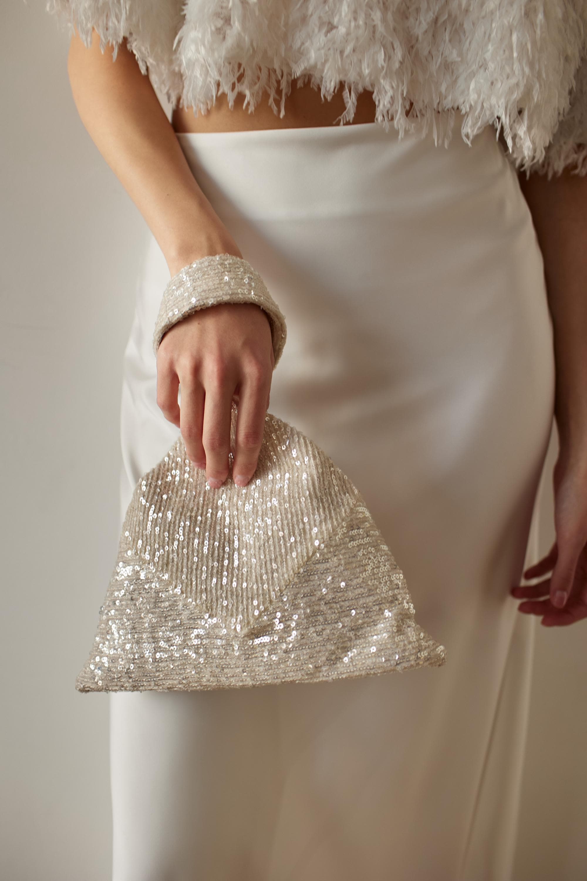 Bridal & Bridesmaid Clutch Japanese Knot Satin Evening Bag with Scrunchie Handle for Wedding and Party Gifts Elegant Special Occasion Purse