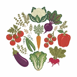 Peut inclure: Un motif de broderie présentant une disposition circulaire de légumes comprenant un chou-fleur, une betterave, une carotte, un poivron rouge, une aubergine, de la laitue, des radis, une cosse de petits pois et deux grappes de tomates rouges.