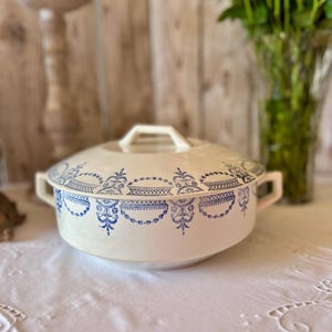 Antique Moulin des Loups Colonial Soup Tureen – Blue Earthenware – Antique French Tableware – Country Chic Decor