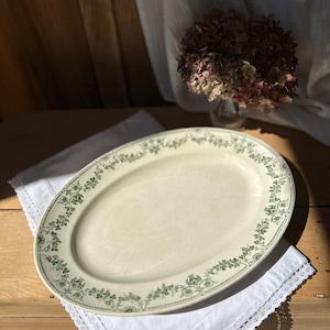 アンティークのバドンヴィレール製アイアンストーン製大皿、カンパーニュ柄 – 直径39cmの大きな楕円形大皿 – アンティークのフランス製食器 – 緑色の装飾