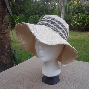 Women&#39;s Size L Hat Attack 100% Paper Straw Floppy Sun Hat