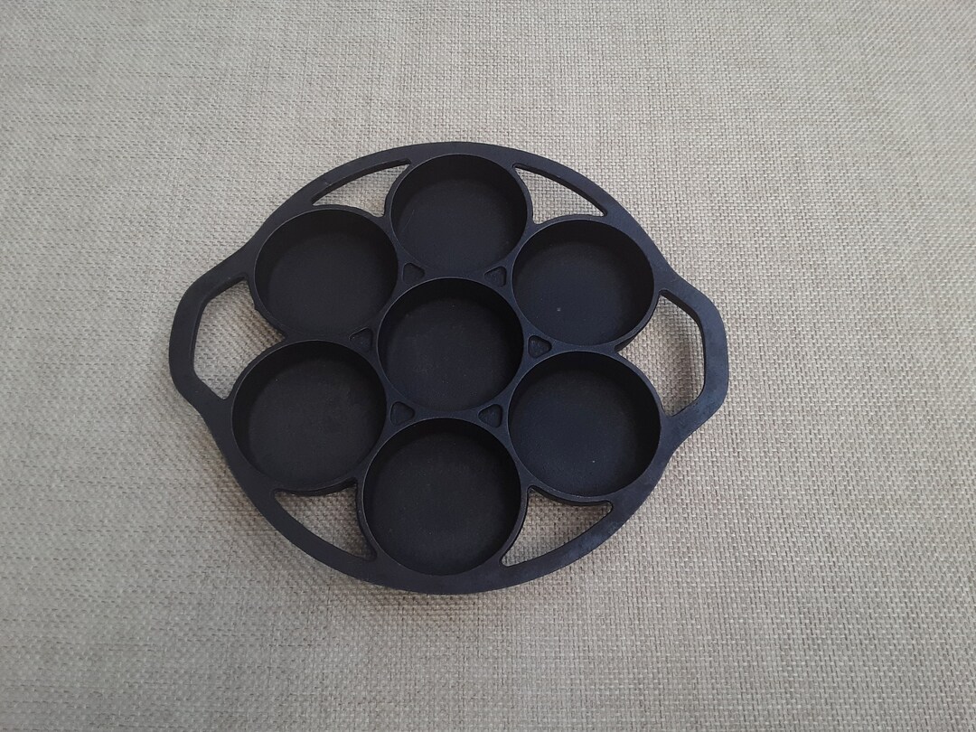 Vintage Heavyduty Lodge 732 Cast Iron Biscuit Pan Etsy