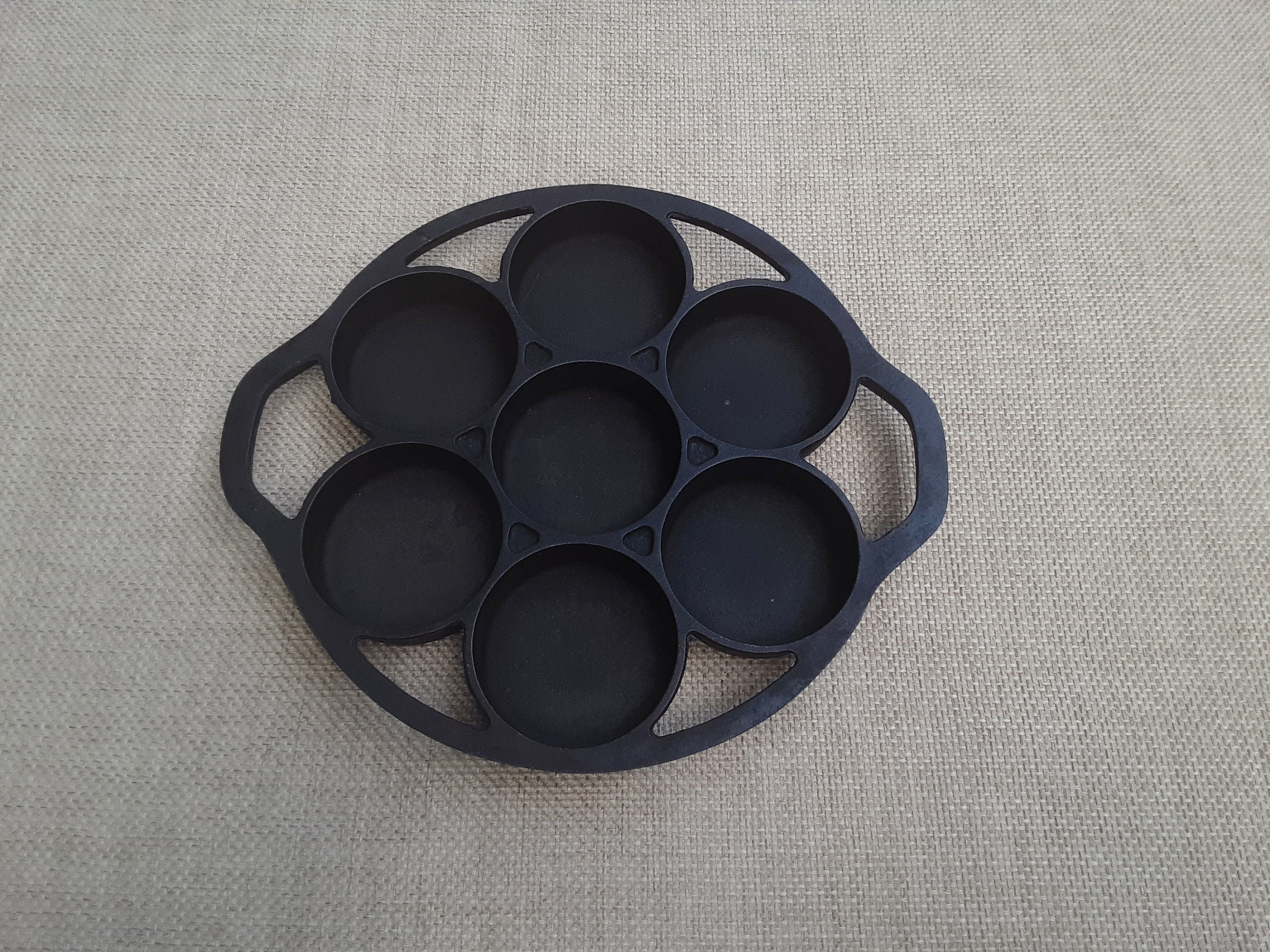 Lot - Antique 1859 R & E Cast Iron Gem Oval Biscuit Pan w/ 8 Forms