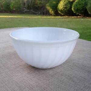 Vintage Fire King 8&quot; White Swirl Glass Oven Ware Mixing Bowl