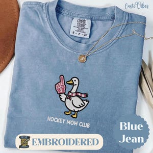 Besticktes Hockey Mom Sweatshirt, Silly Goose Comfort Colors T-Shirt, Sport Mutter gestickter Hoodie
