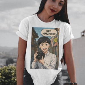 韓国文化にインスパイアされたユニークな韓国Tシャツ。Kドラマファン、Kポップファン、Kフード愛好家へのギフト。面白いTシャツ。アニメ、マンガ、キムチ