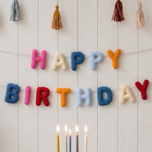 Grattis på födelsedagen-girlang, plyschfödelsedagsbanderoll, bokstavsgirlang i filt, födelsedagsdekor för barn, färgglad festdekoration, väggdekor för barnrum