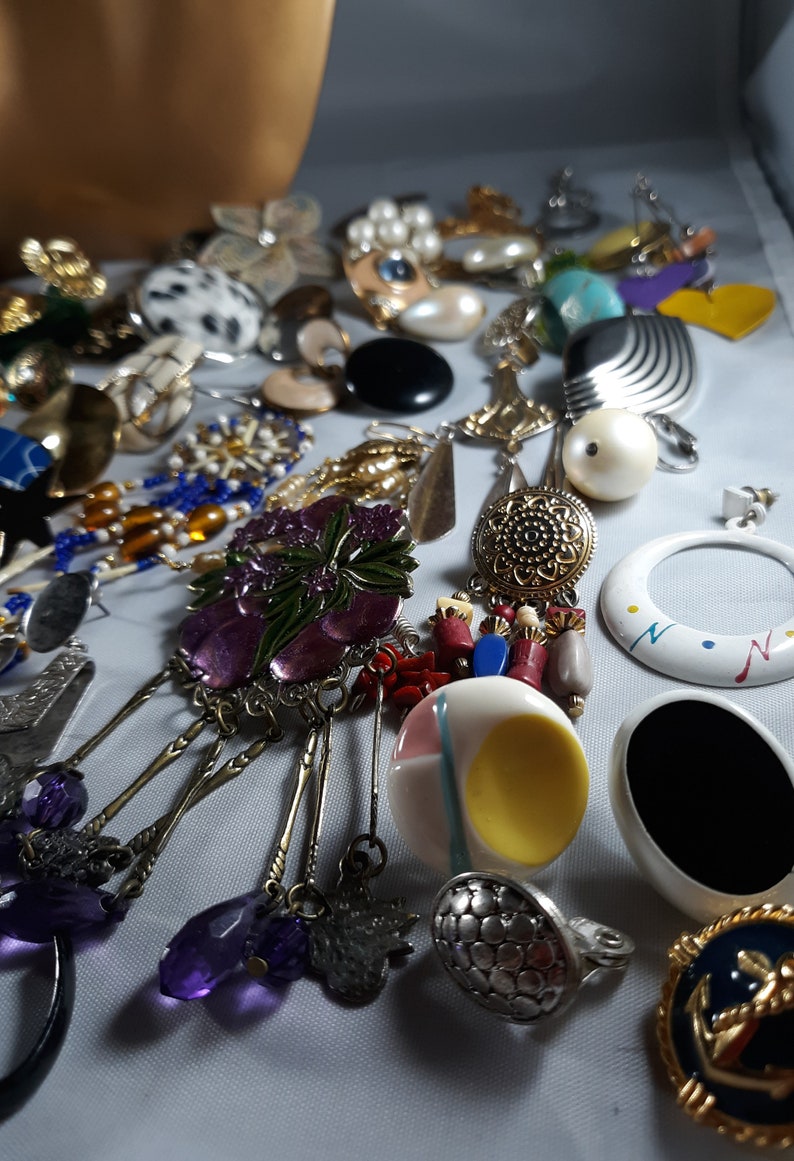 Vintage SINGLE earring lot...84 earrings