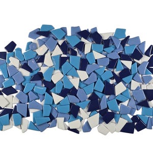 KiWeeze 200g glänzende Mischung aus Blau und Weiß unregelmäßig geformte Glasmosaikfliesen zum Basteln, perfekt für Mosaikkunst und DIY