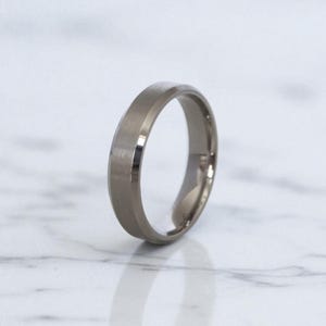 Anillo De Titanio 6mm Biselado – Comfort Fit Unisex, Banda Lisa De Boda, Anillo Plano De Titanio Cepillado Mate – Minimalista