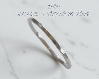 Hamrad titanring - Ultratunn, minimalistisk promise-ring - Hypoallergen, ASTM F136 - Grad 5 titan