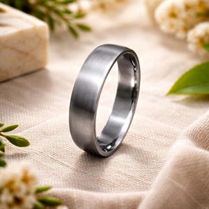 Borstad titanvigselring – matt finish, bekväm passform, specialgraverad, hypoallergen, ASTM F136 - klass 5 titan