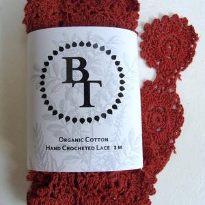 Renda de algodão orgânico tingido naturalmente à mão, 50 mm de largura - Vermelho *vendido em pacote de 3m*