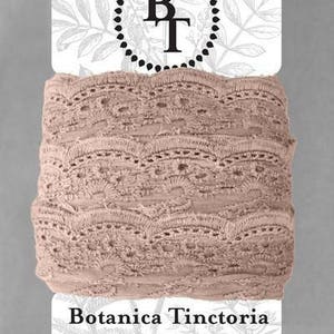 Renda de algodão orgânico tingido naturalmente, 75mm de largura - Lavanda *vendida em cartão de 5m*