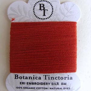 Fio dental de seda Eri naturalmente tingido - vermelho, cartão de 8m