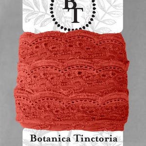 Renda de algodão orgânico tingido naturalmente, 75mm de largura - Vermelho *vendido em cartão de 5m*