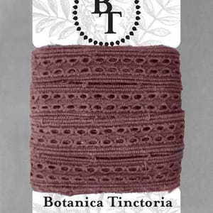 Renda de algodão orgânico tingido naturalmente, 20mm de largura - Berinjela *vendida em cartão de 5m*
