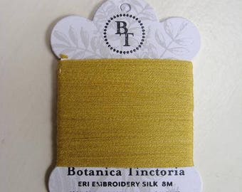 Hilo de bordado de seda Eri teñido naturalmente - Amarillo suave, tarjeta de 8 m