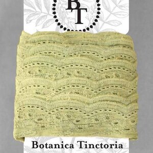 Renda de algodão orgânico tingido naturalmente, 75mm de largura - Verde Folha *vendida em cartão de 5m*