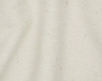 Könnte beinhalten: Nahaufnahme eines weißen Stoffes mit leicht strukturierter Oberfläche. Der Stoff hat ein paar kleine braune Flecken.