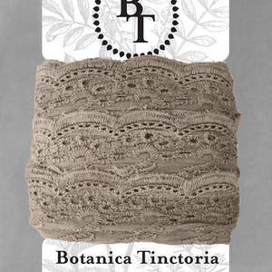 Renda de algodão orgânico tingido naturalmente, 75mm de largura - Cinza Escuro *vendido em cartão de 5m*
