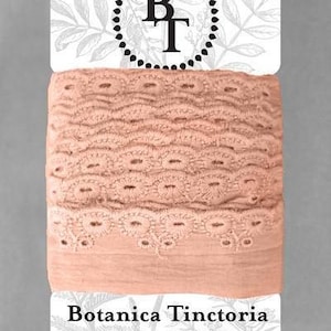Renda de algodão orgânico tingido naturalmente, 2,75cm de largura - Rosa *vendida em cartão de 5m*