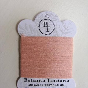 Fio dental de seda Eri naturalmente tingido - rosa, cartão de 8m