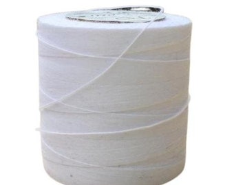 Può includere: Un'bobina di filo bianco.